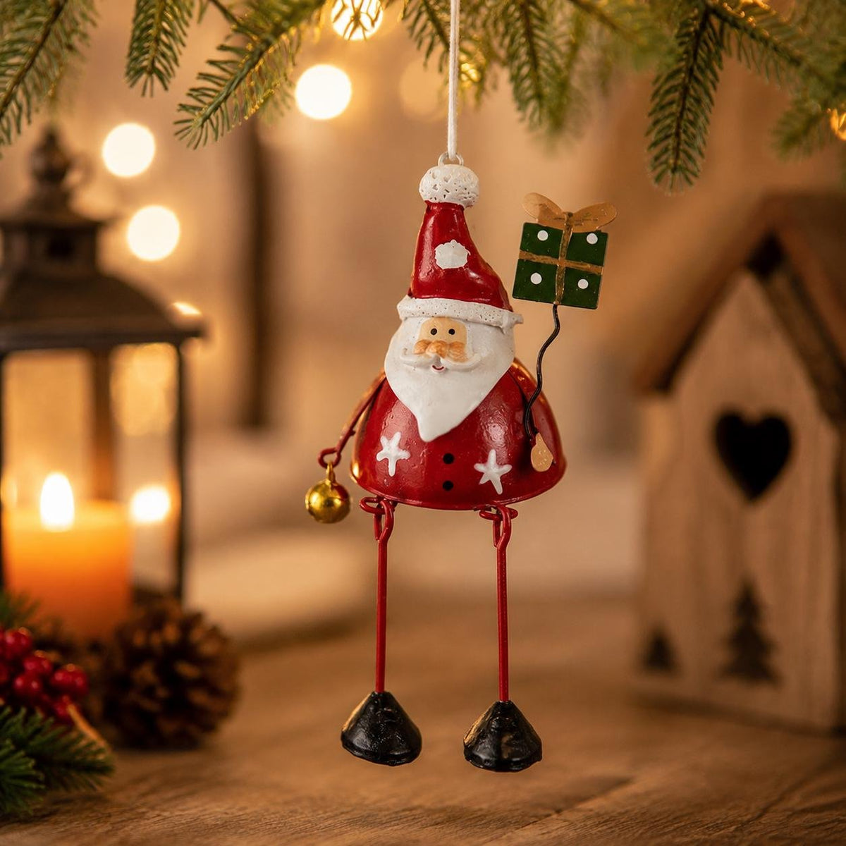 🌲✨ Håndmalte julefigurer med dinglende ben