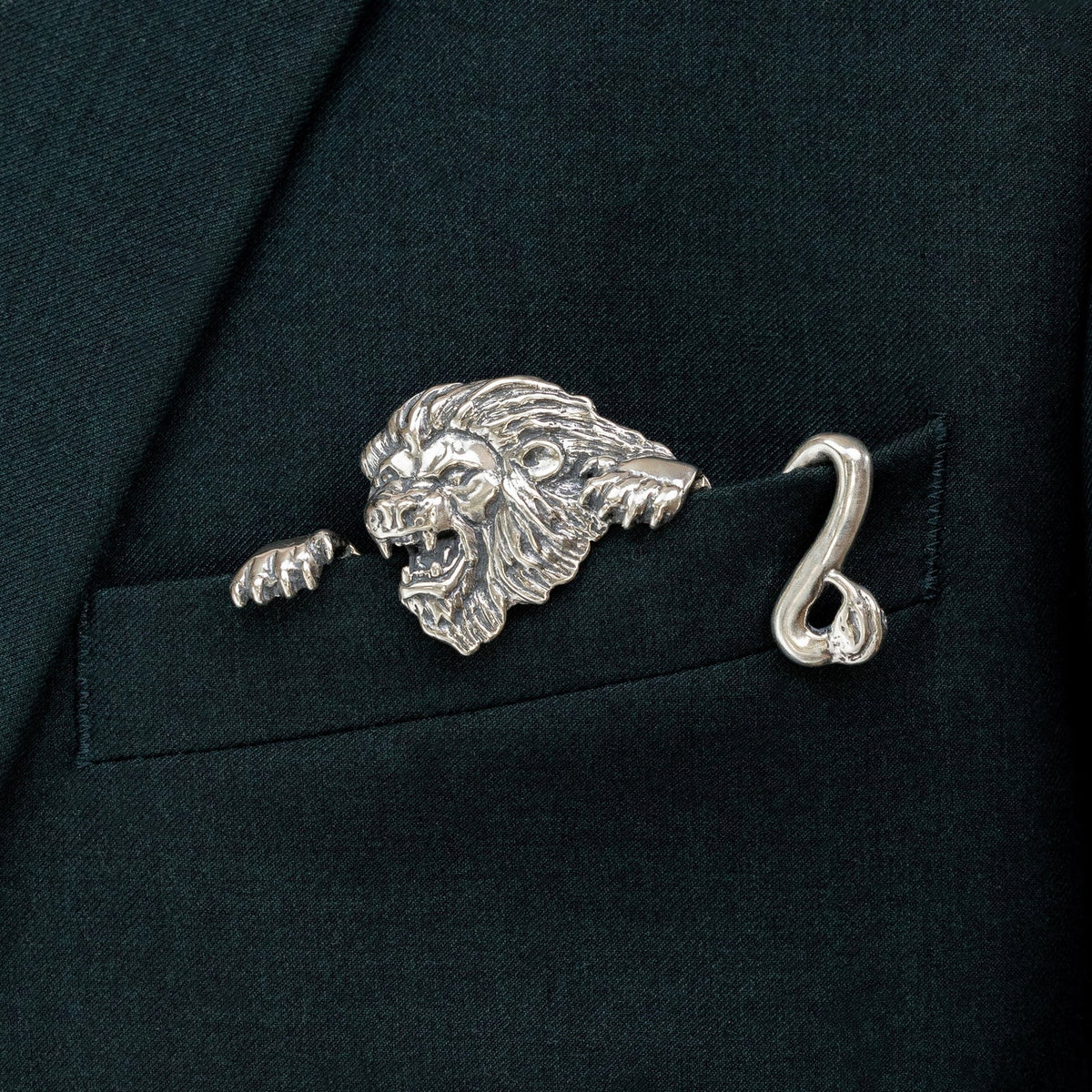 ✨ Luksuriøs dyrebrosje med skulpturelt design – Et eksklusivt blikkfang til dresser og blazere